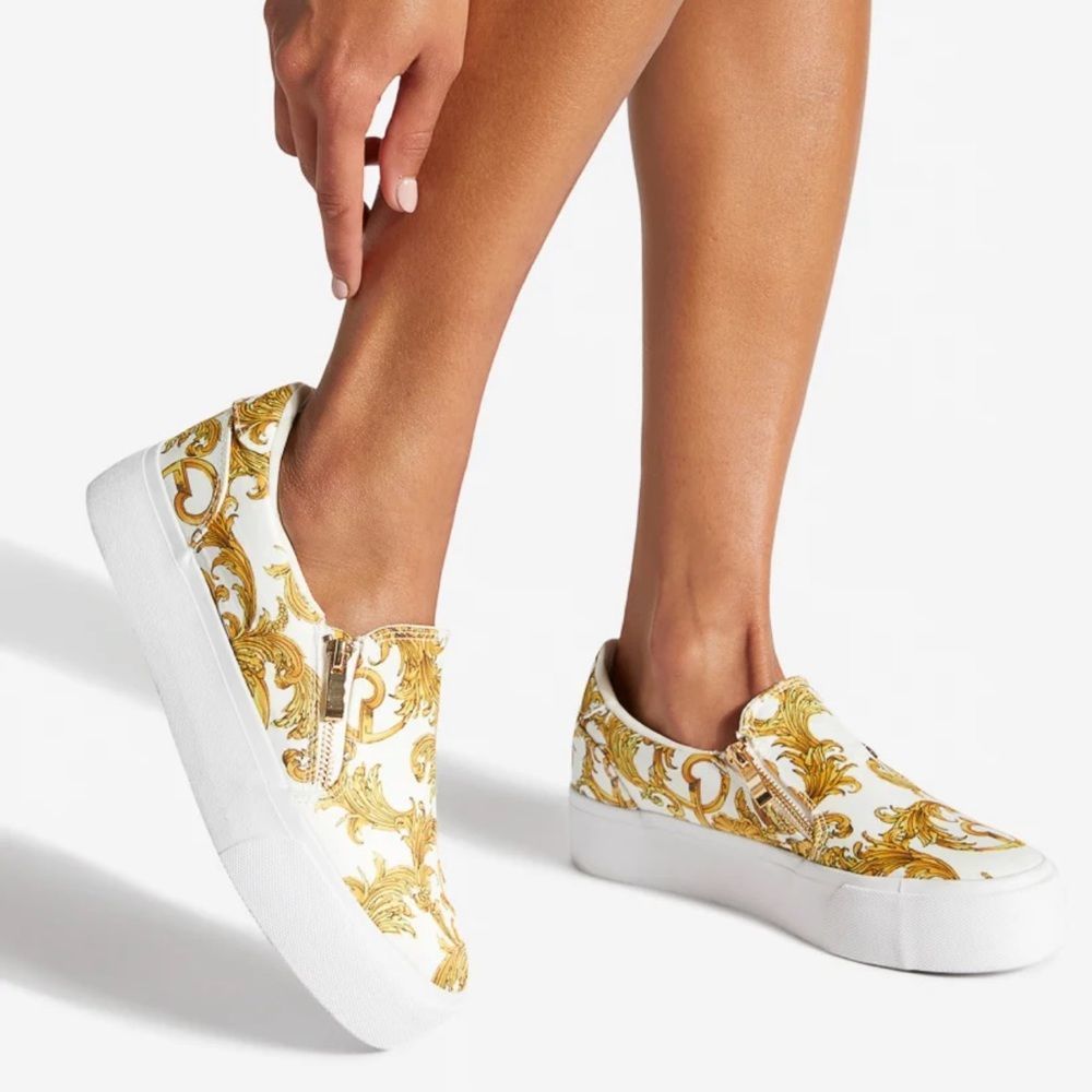 SHOEDAZZLE - Jakalyn Flatform Sneaker